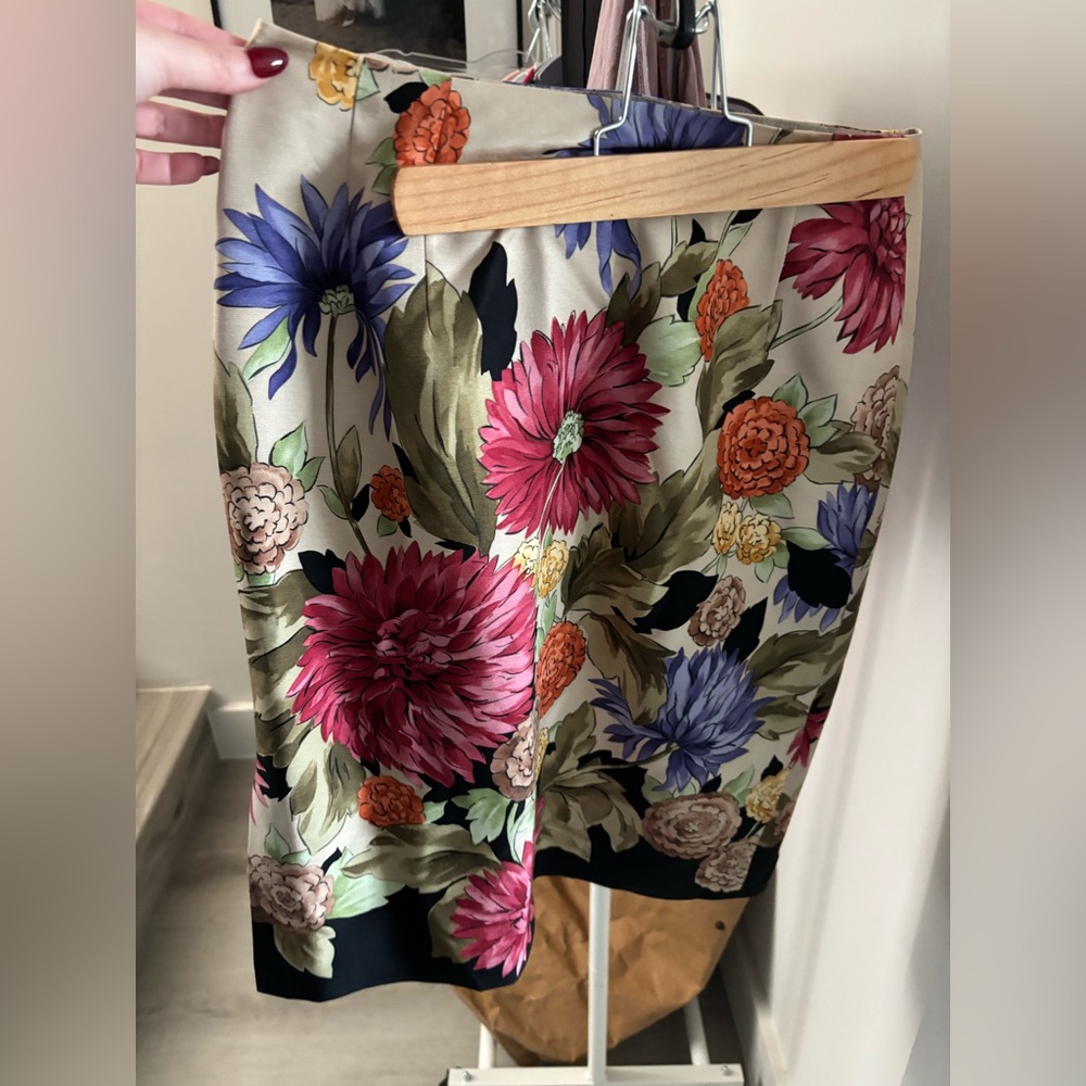 Vintage Floral A-line Print Skirt with Bold Colors